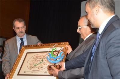 تسليم تتويج مشروع السنة لمكتب تنسيق التعريب